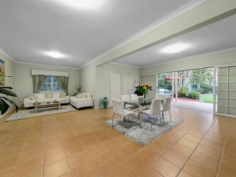 110 King Arthur Terrace, Tennyson QLD 4105