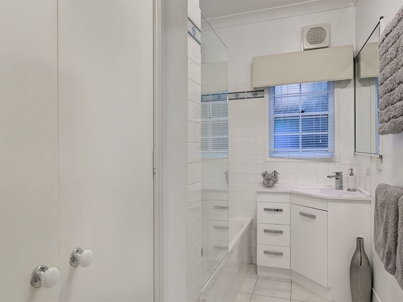 110 King Arthur Terrace, Tennyson QLD 4105
