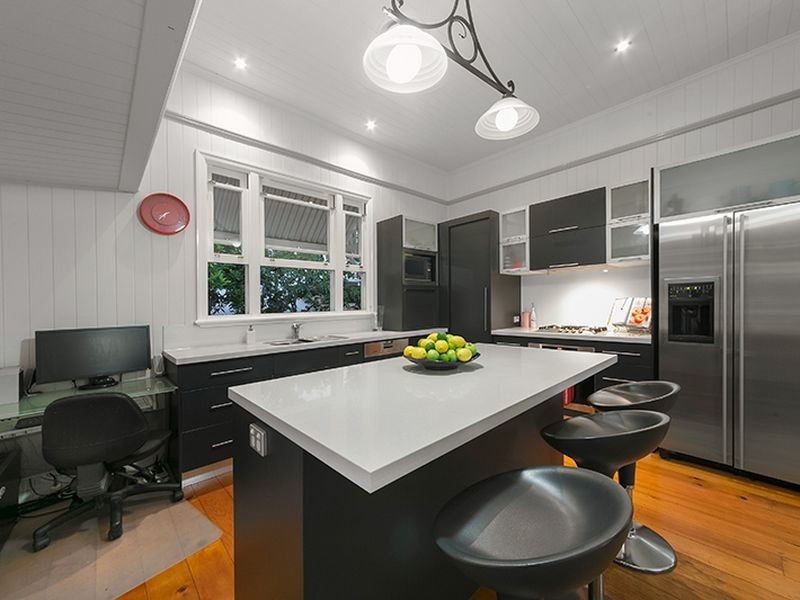 17 Wingarra Street, Yeerongpilly QLD 4105