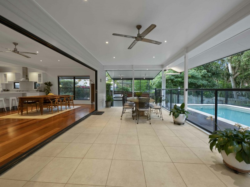 8 Brisbane Corso, Fairfield QLD 4103