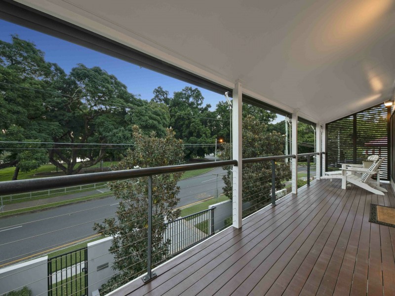 8 Brisbane Corso, Fairfield QLD 4103