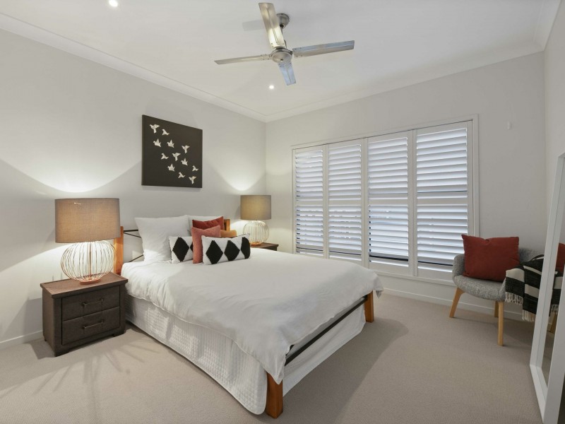 8 Brisbane Corso, Fairfield QLD 4103