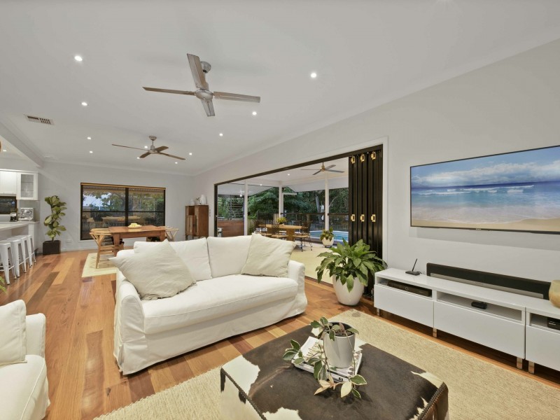 8 Brisbane Corso, Fairfield QLD 4103