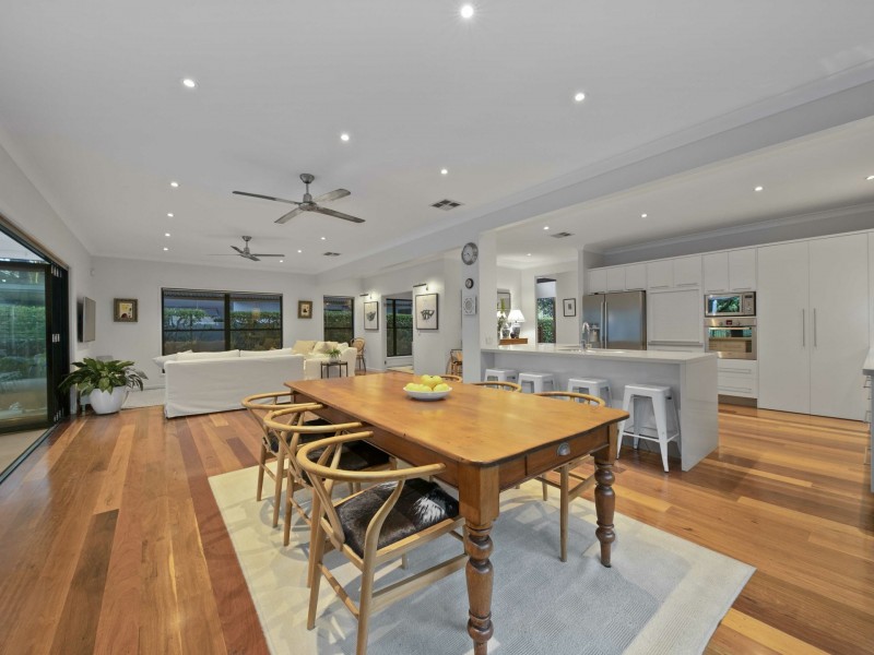 8 Brisbane Corso, Fairfield QLD 4103