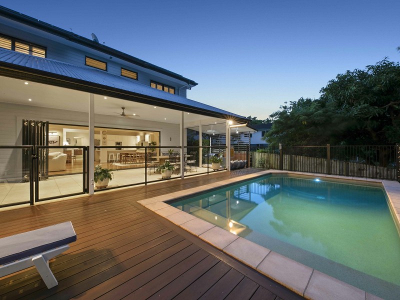 8 Brisbane Corso, Fairfield QLD 4103