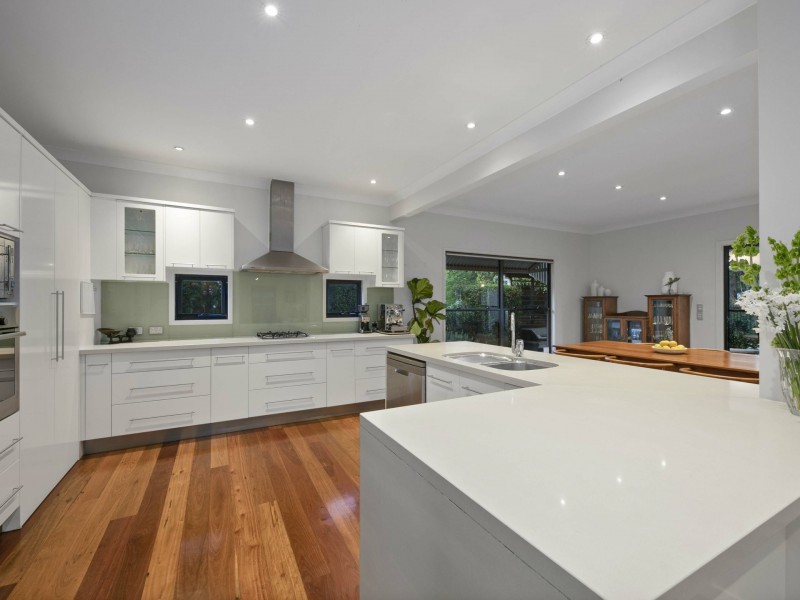 8 Brisbane Corso, Fairfield QLD 4103