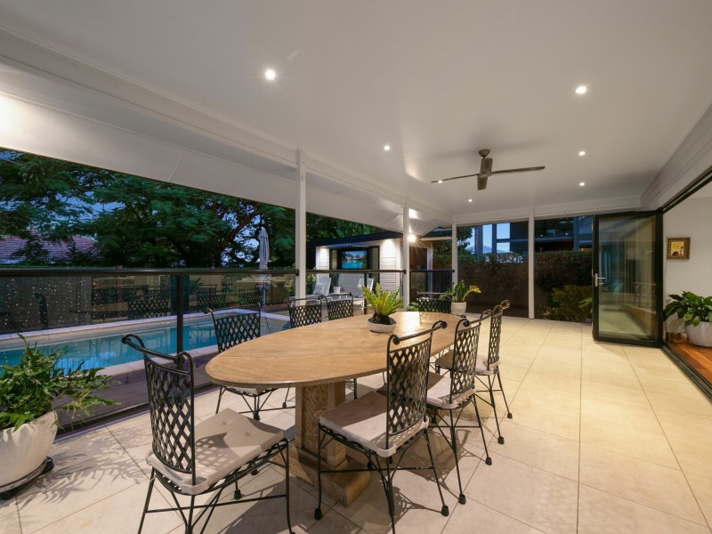 8 Brisbane Corso, Fairfield QLD 4103