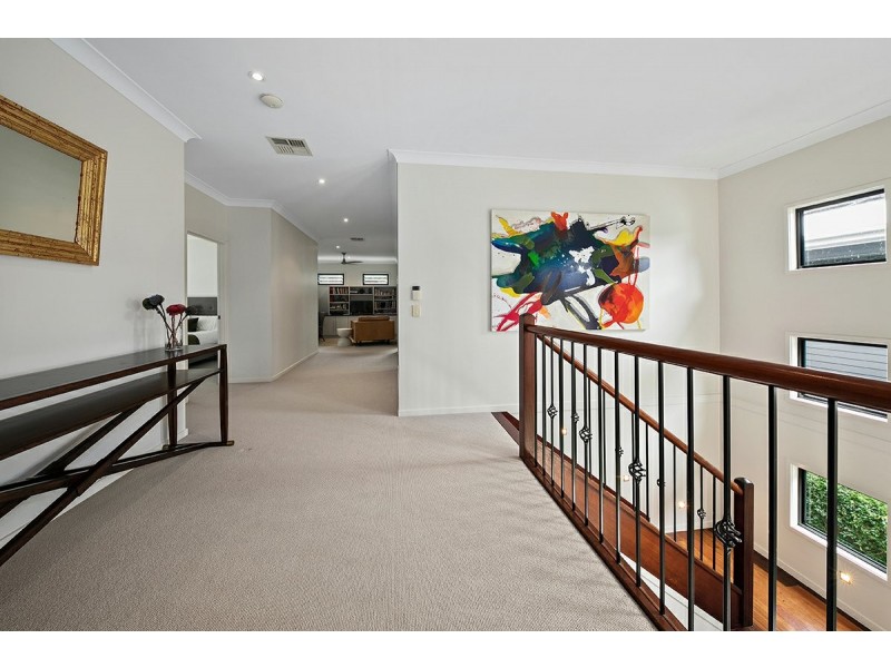 8 Brisbane Corso, Fairfield QLD 4103