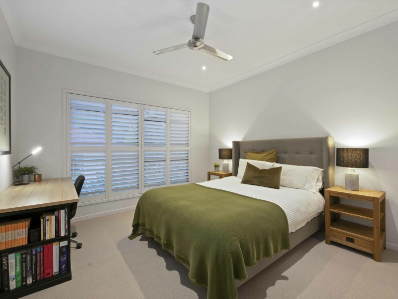 8 Brisbane Corso, Fairfield QLD 4103