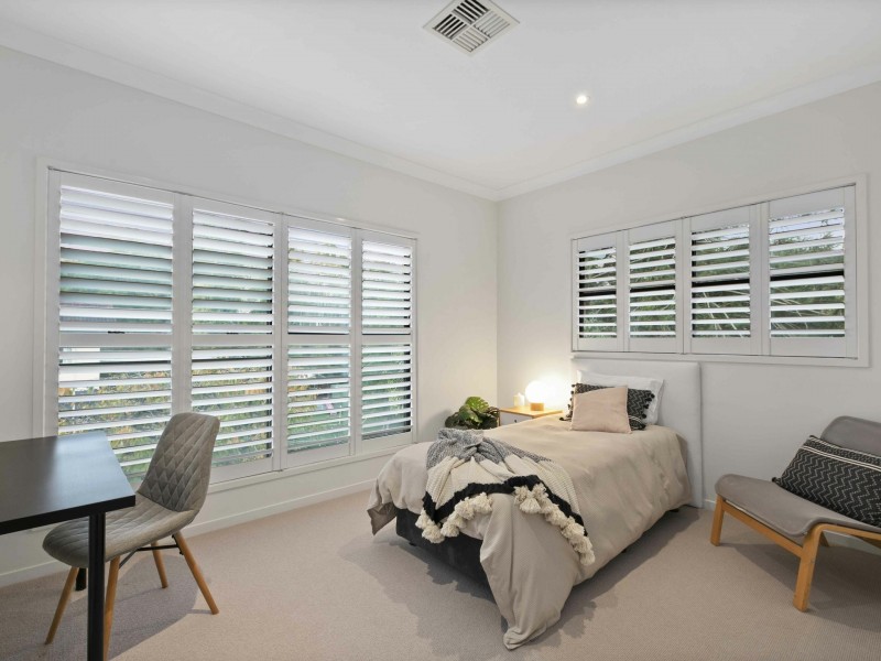 8 Brisbane Corso, Fairfield QLD 4103