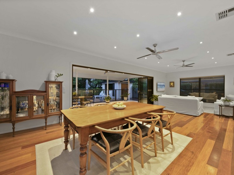 8 Brisbane Corso, Fairfield QLD 4103