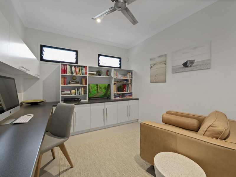 8 Brisbane Corso, Fairfield QLD 4103