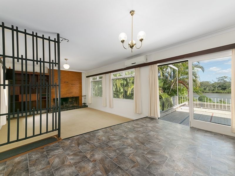 7 Esplanade, Yeronga QLD 4104