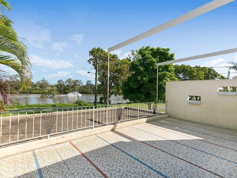 7 Esplanade, Yeronga QLD 4104
