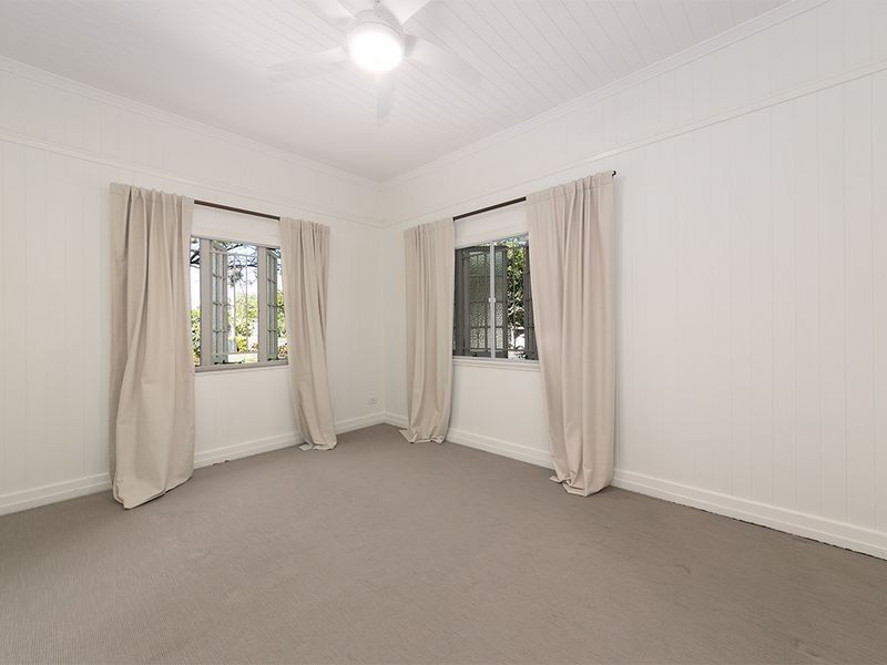 15 Grimes Street, Yeronga QLD 4104