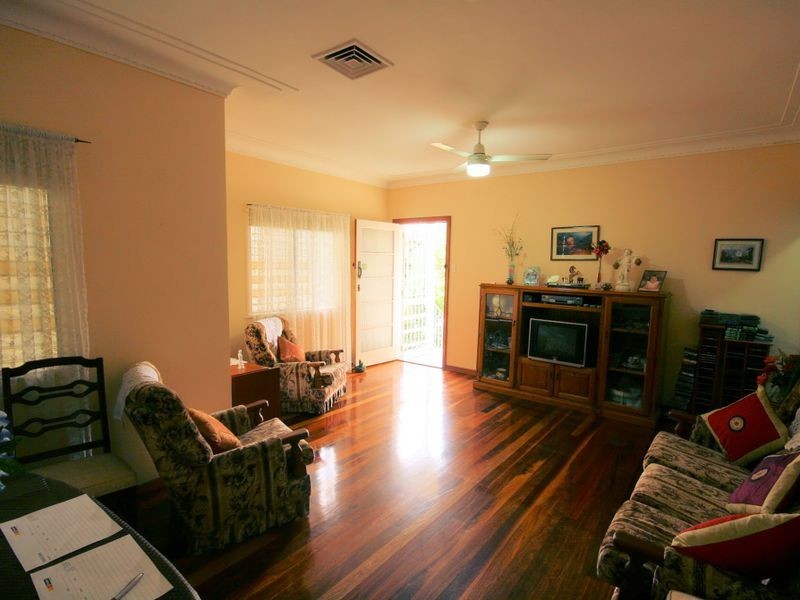 30 Broadmere Street, Annerley QLD 4103