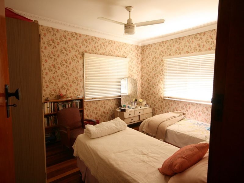 30 Broadmere Street, Annerley QLD 4103