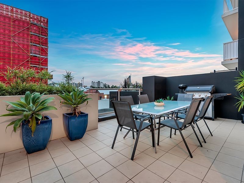 212/803 Stanley Street, Woolloongabba QLD 4102