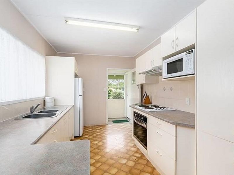 18 Ormuz Road, Yeronga QLD 4104