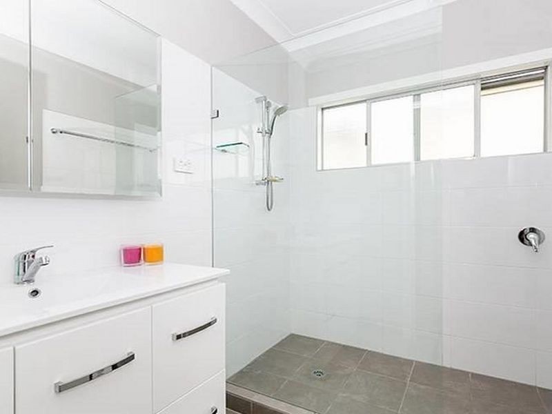 18 Ormuz Road, Yeronga QLD 4104