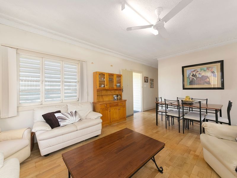 26 Lake Street, Yeronga QLD 4104