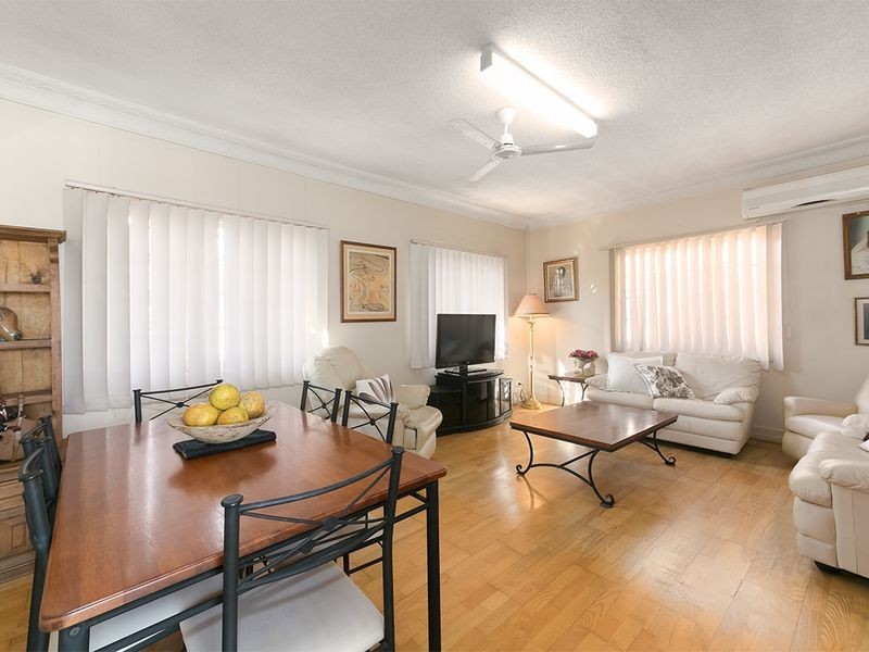 26 Lake Street, Yeronga QLD 4104