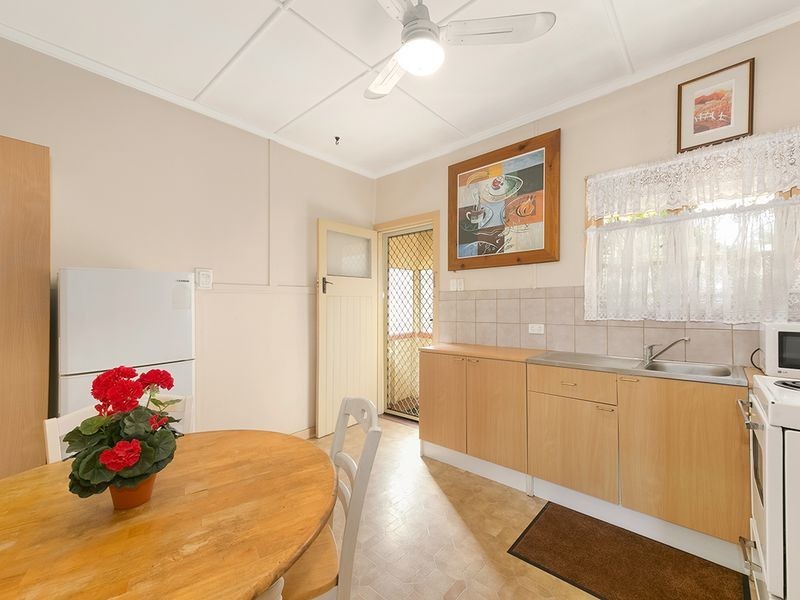 26 Lake Street, Yeronga QLD 4104