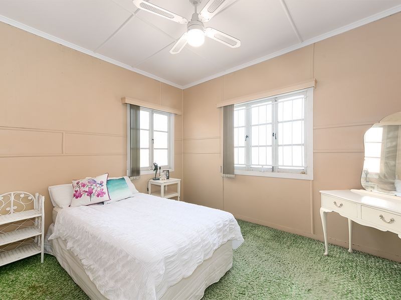 26 Lake Street, Yeronga QLD 4104