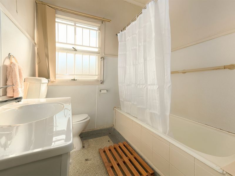 26 Lake Street, Yeronga QLD 4104