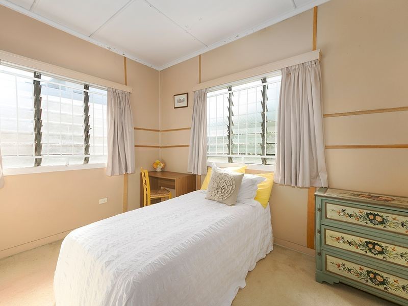 26 Lake Street, Yeronga QLD 4104