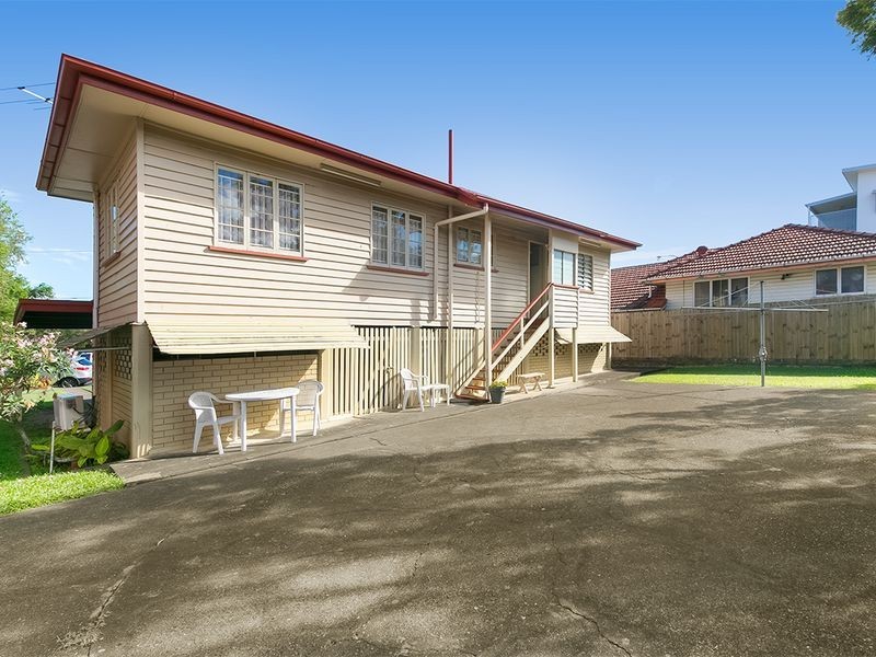 26 Lake Street, Yeronga QLD 4104