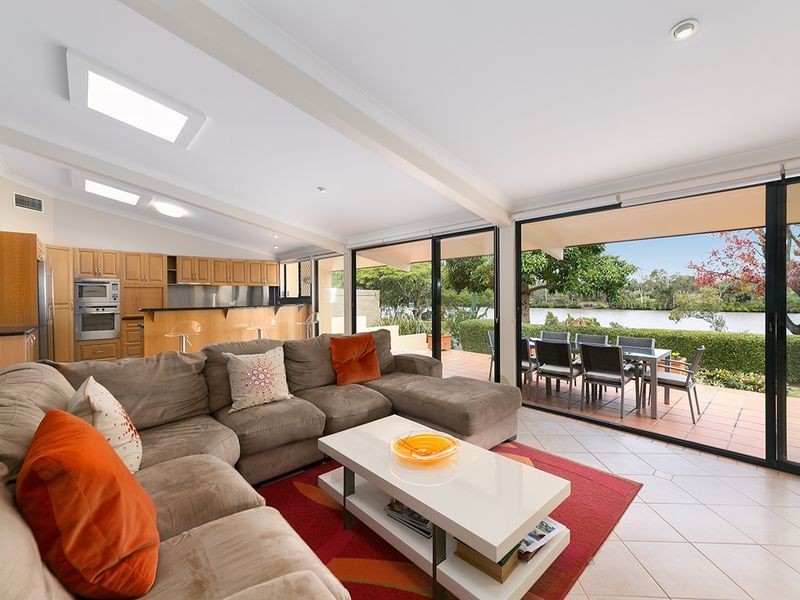 9 Esplanade, Yeronga QLD 4104