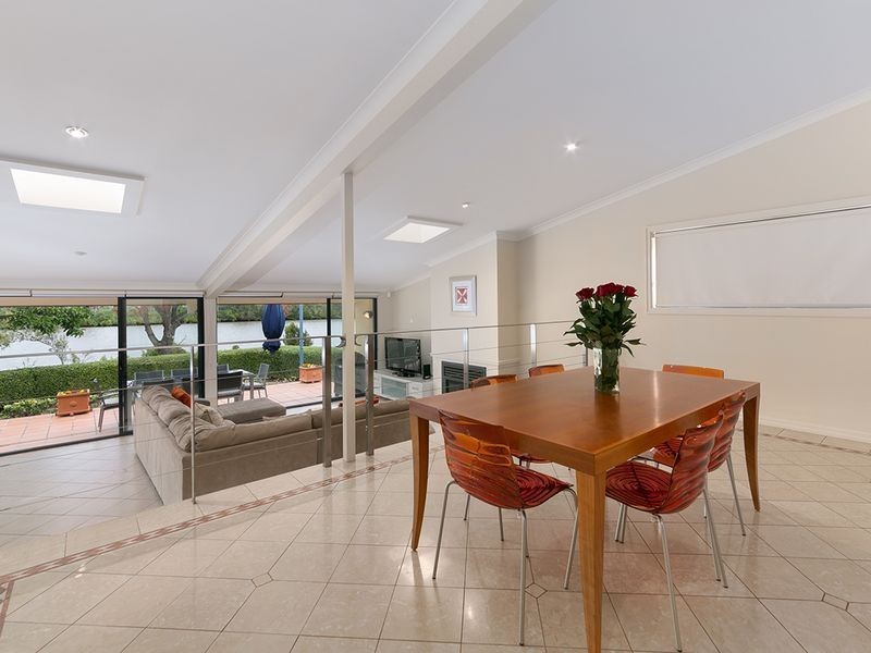 9 Esplanade, Yeronga QLD 4104
