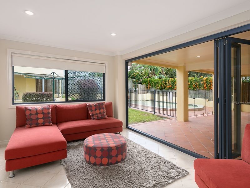 9 Esplanade, Yeronga QLD 4104