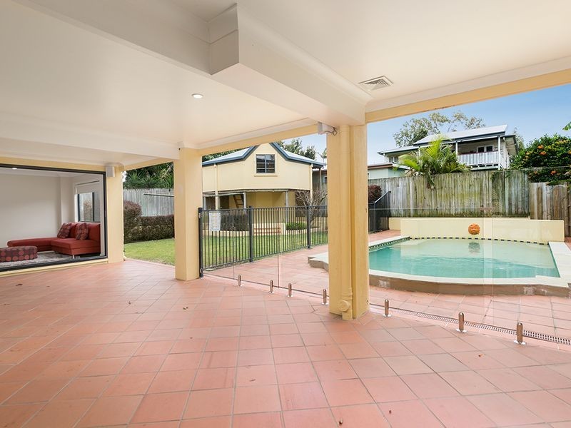 9 Esplanade, Yeronga QLD 4104