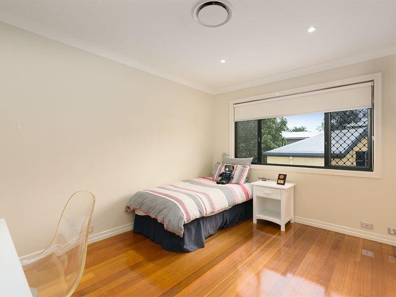 9 Esplanade, Yeronga QLD 4104