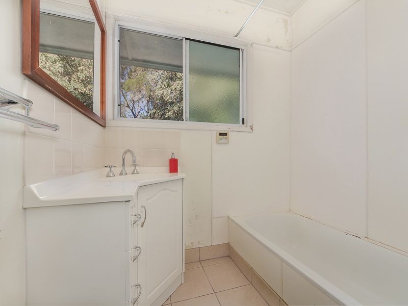 12 Coverack Street, Leichhardt QLD 4305