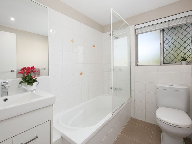 4/5 Curwen Terrace, Chermside QLD 4032
