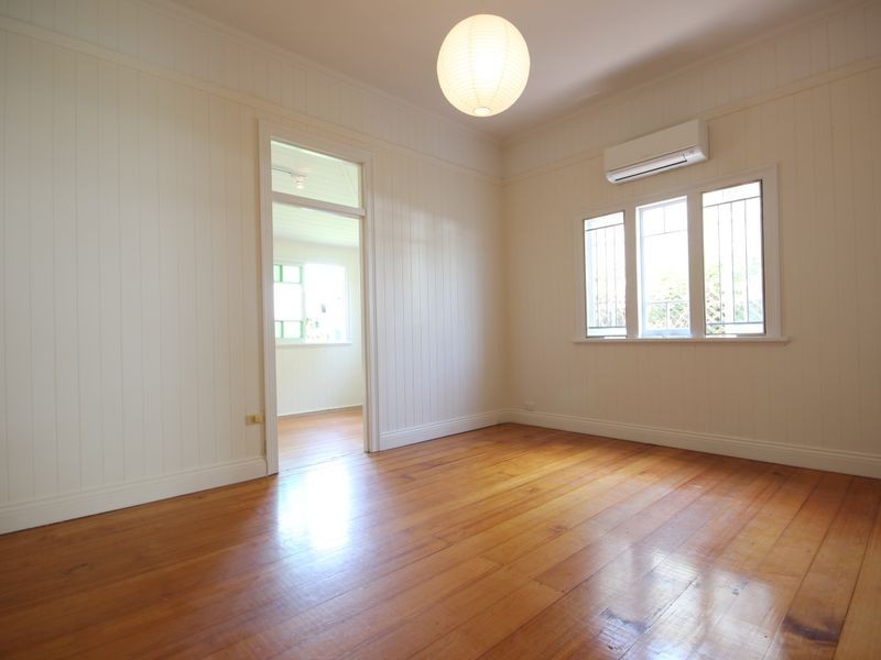 11 Dan Street, Graceville QLD 4075