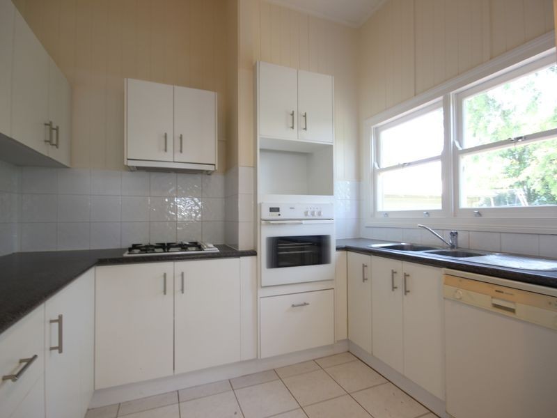 11 Dan Street, Graceville QLD 4075