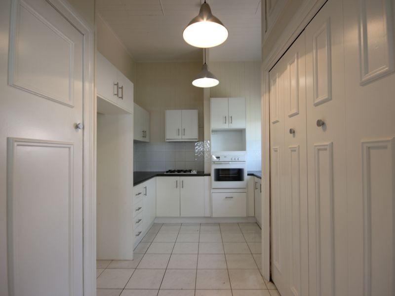 11 Dan Street, Graceville QLD 4075