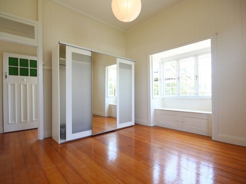 11 Dan Street, Graceville QLD 4075