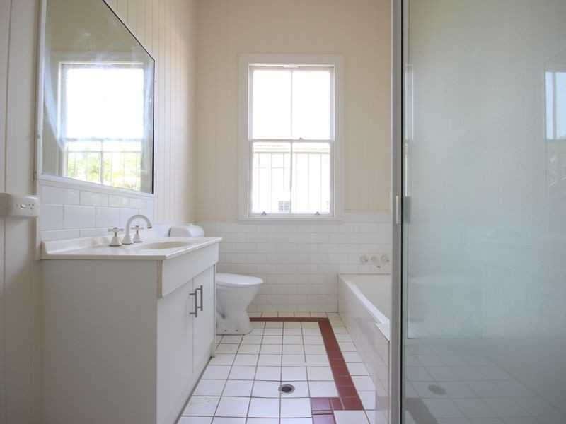 11 Dan Street, Graceville QLD 4075