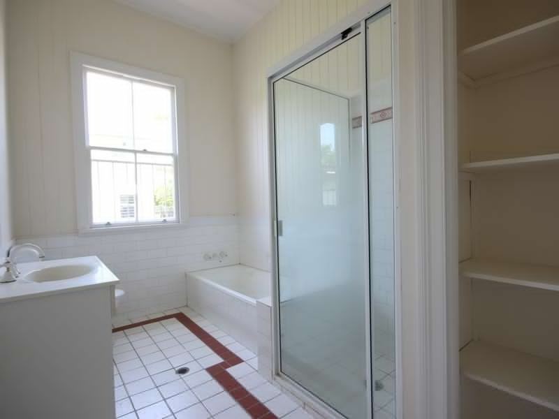 11 Dan Street, Graceville QLD 4075