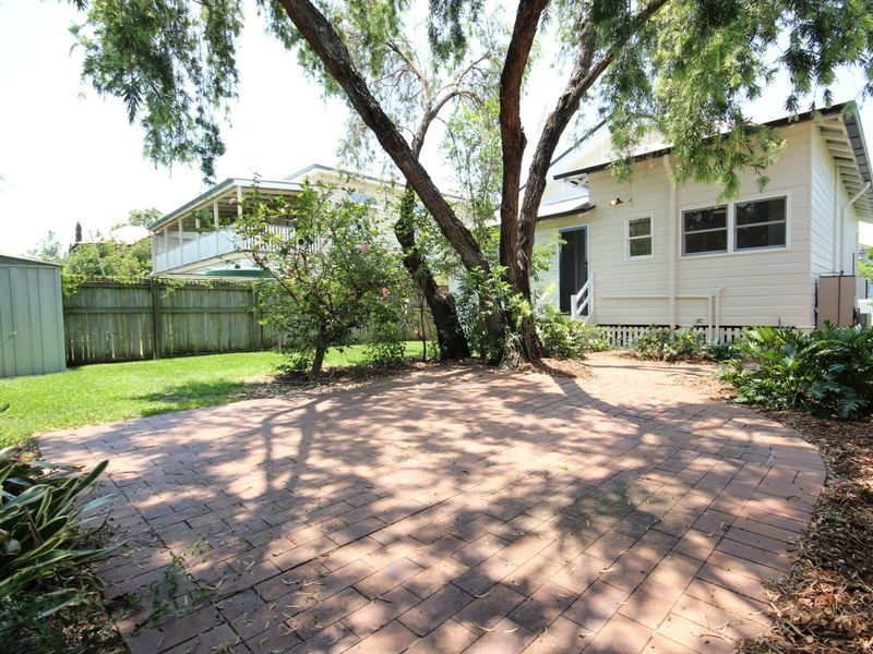 11 Dan Street, Graceville QLD 4075