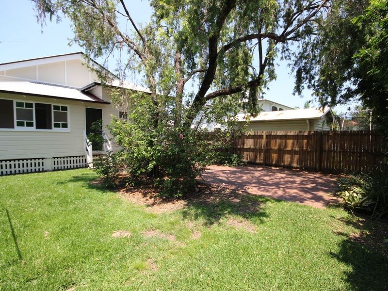 11 Dan Street, Graceville QLD 4075