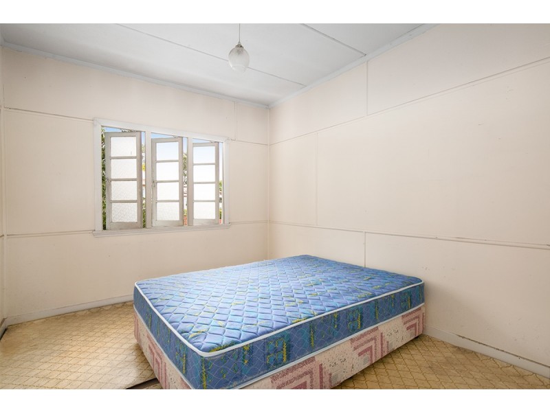 25 Cross Street, Fairfield QLD 4103