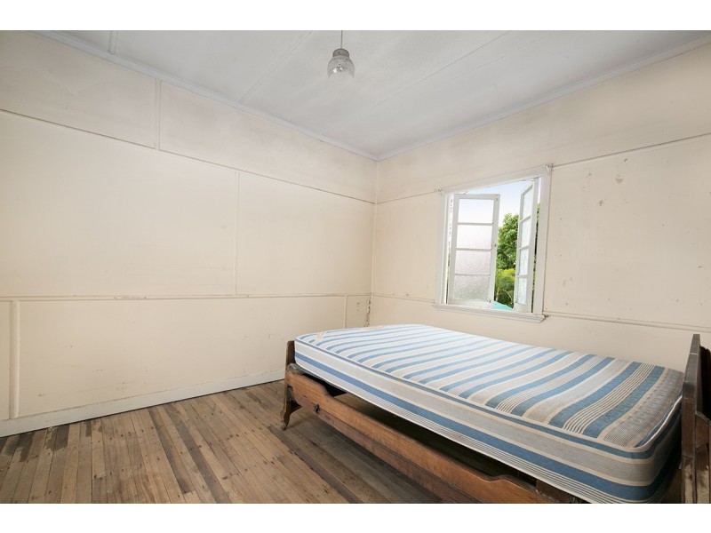 25 Cross Street, Fairfield QLD 4103