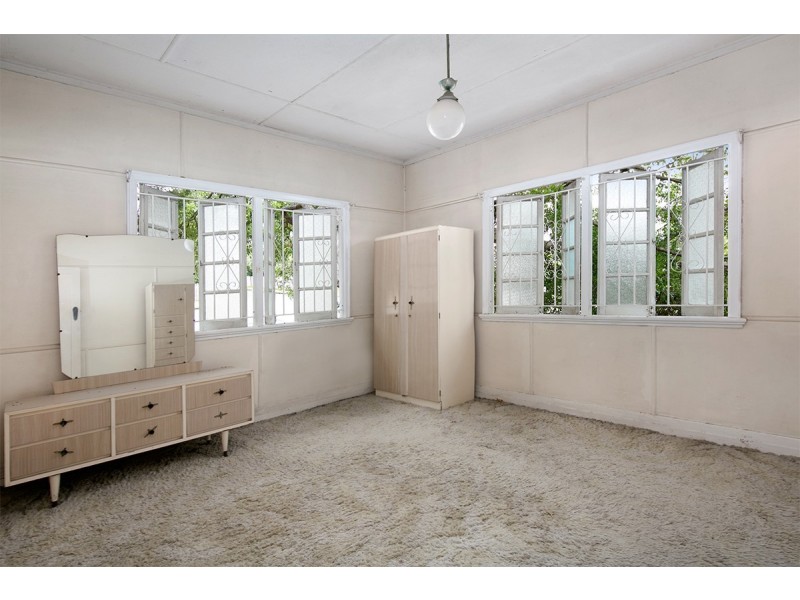 25 Cross Street, Fairfield QLD 4103