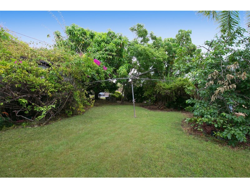 25 Cross Street, Fairfield QLD 4103